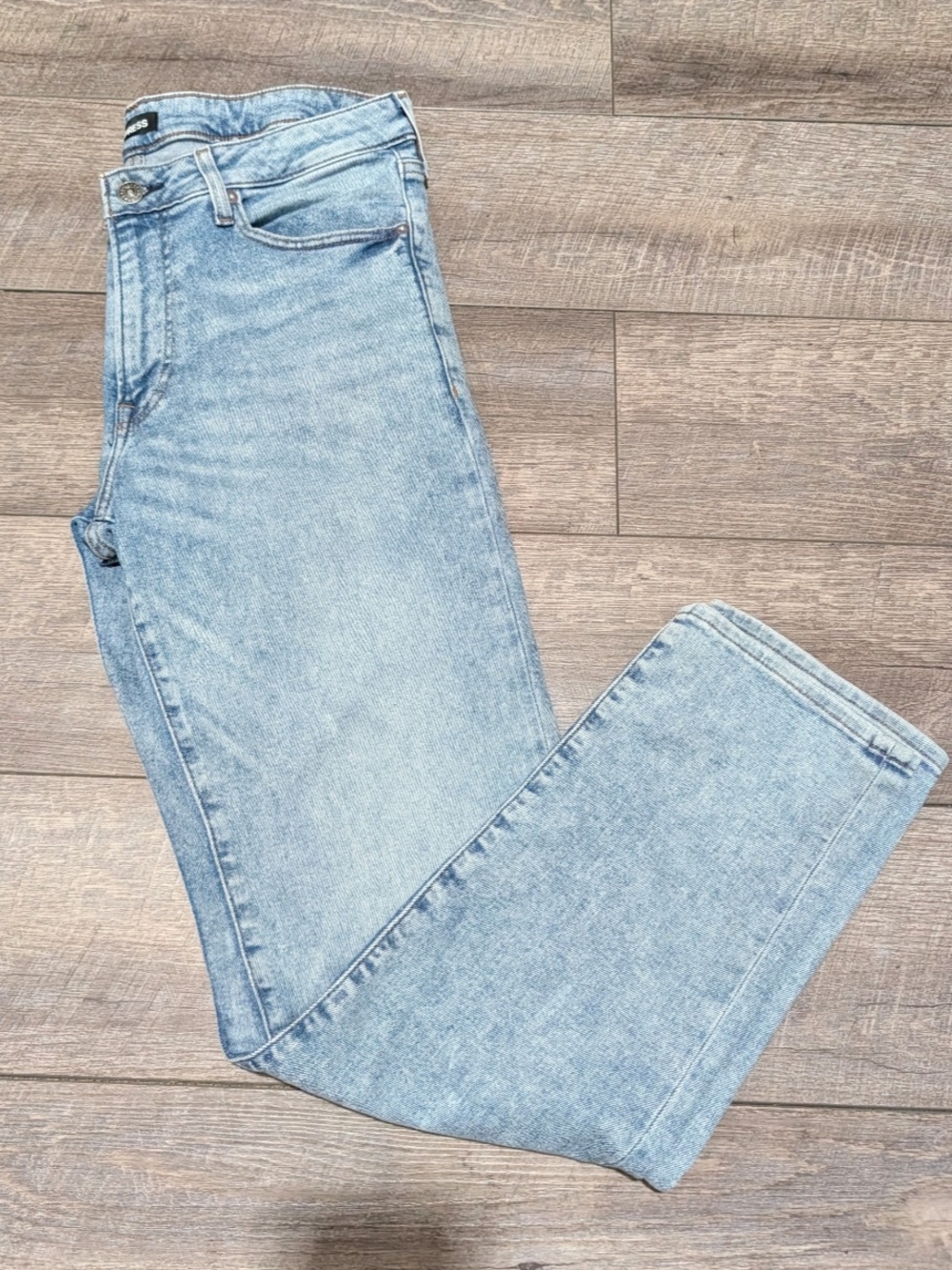 Express Men's Light Blue Slim Straight Jeans